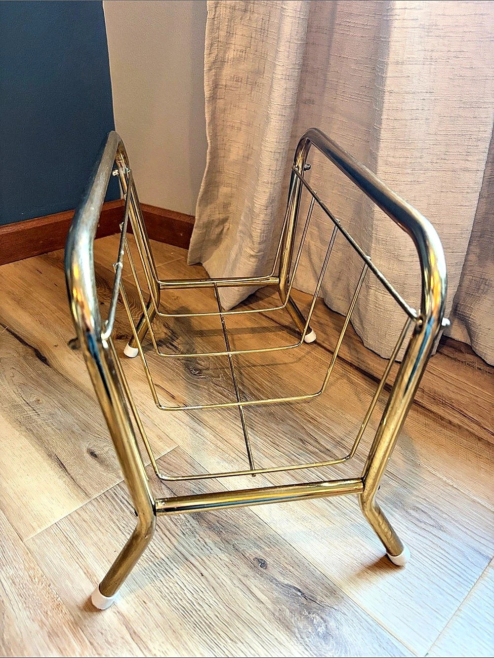 Vintage Gold Metal Magazine Rack - Picture 4 of 7